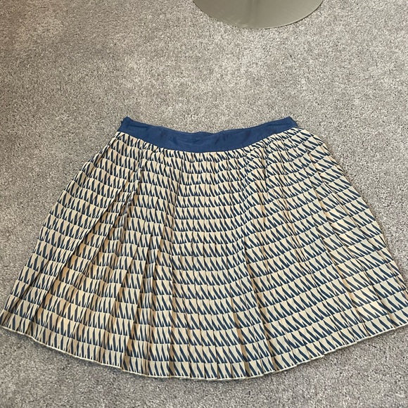 Club Monaco skirt - Picture 3 of 5